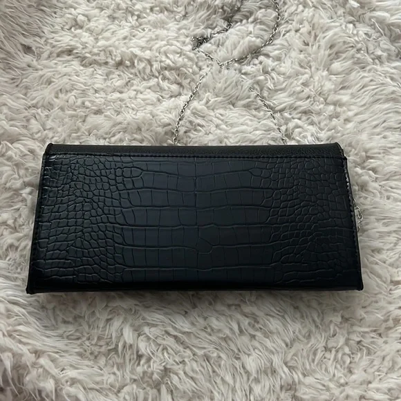 Steve Madden purse with silver crossbody chain - Picture 4 of 4